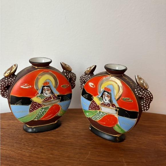 Colorful Decorative Vases with Artistic Design - Picture 7 of 15